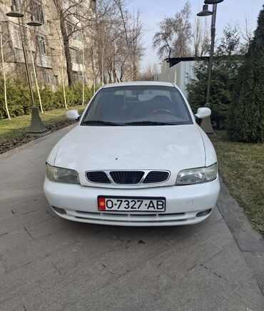 Daewoo: Daewoo Nubira: 1990 г., 1.8 л, Механика, Бензин, Седан