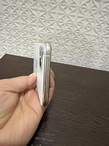 Apple iPhone: IPhone 11 Pro Max — 6