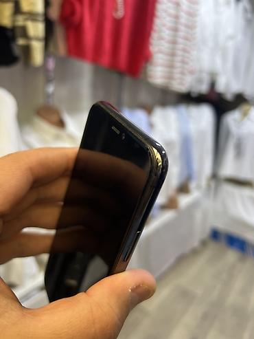 саму: IPhone 11 Pro, Б/у, 256 ГБ, Matte Midnight Green, Зарядное устройство, Чехол, 69 % — 4