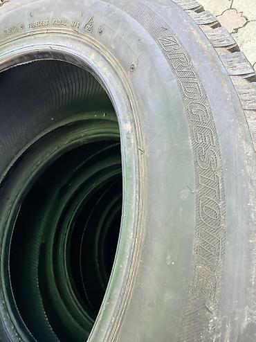 Шины и диски: 225/55/17 4 шт комплект в идеальном состоянии фирма Bridgestone год — 4
