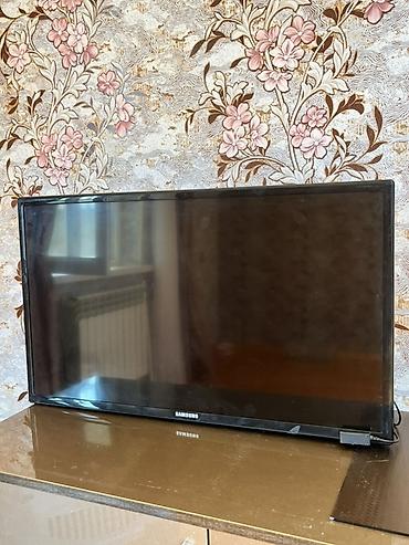 82 ekran: Samsung LED televizor - Ekran: təxminən 82" (80 sm ətrafı), LED panel — 1