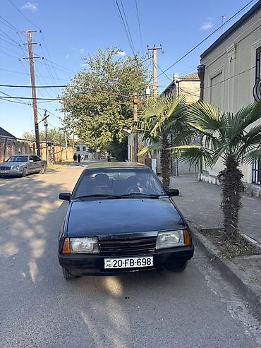 16 diski teker: Model: VAZ 2109 (Samara) hatchbek Rəng: qara Kuzov: 5 qapılı — 3