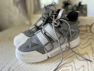 обувь корея: Продаю кроссовки от STROBBS размер 40 Купил в Москве со скидкой за