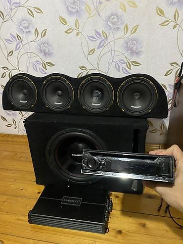 avto maqnitola: Avtomobil üçün güclü audio sistem dəsti. Şəkildə görünən komplektə 4 — 1