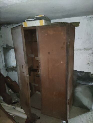 Шкафы: Продаю советский металлический шкаф! высота 160см ширина 100см глубина