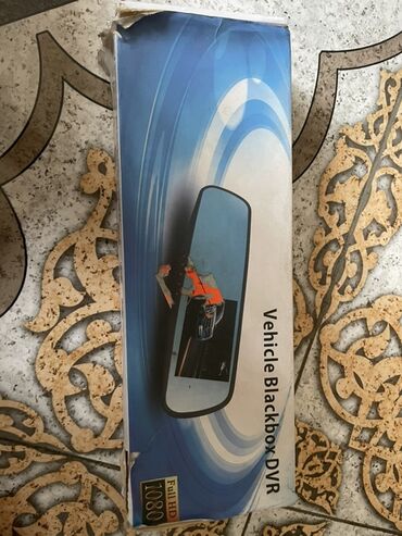 Videoreqistratorlar: Bu avtomobil üçün nəzərdə tutulmuş qara qutu DVR, yollarda hadisələri