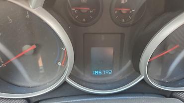 oka avtomobil: Chevrolet Cruze: 1.8 л | 2012 г. 187000 км Седан — 2