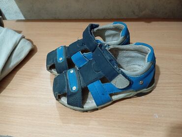 синие туфли: Детские сандалии,23-размер.200 сом