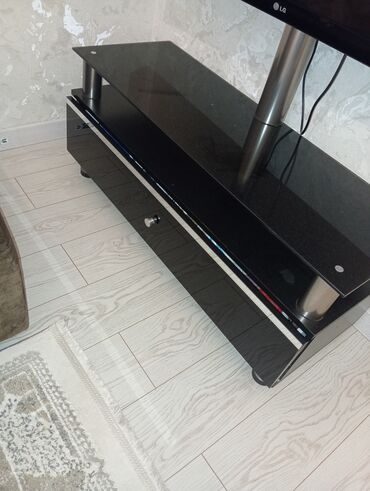 4 qeyd edin: Tv altı satılır80manat