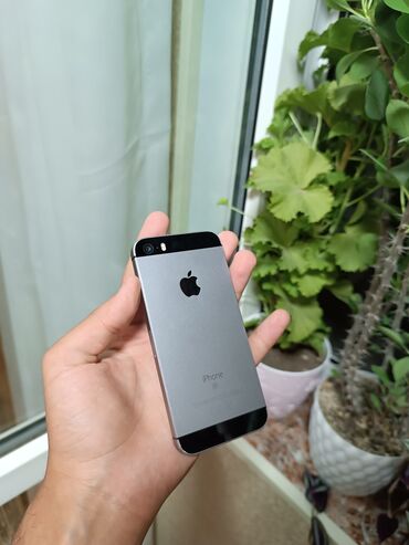 apple iphone 1: IPhone SE, 32 GB, Space Gray, Barmaq izi