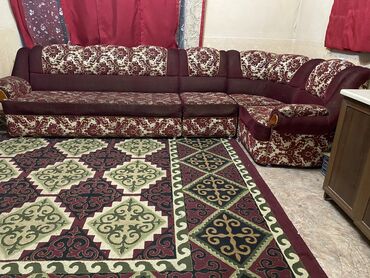 Мебель: Угловой диван, цвет - Красный, Б/у