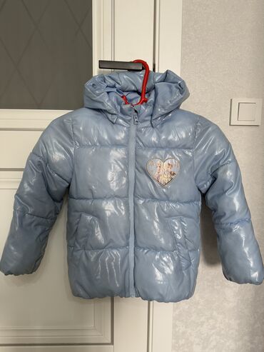 Верхняя одежда: Куртка на 6-7 лет
H&M