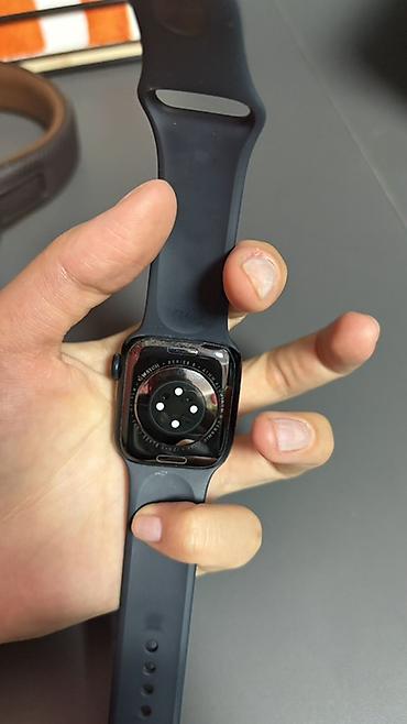Apple Watch: Apple Watch Series 9, и 41 мм. В комплекте: спортивный силиконовый — 2