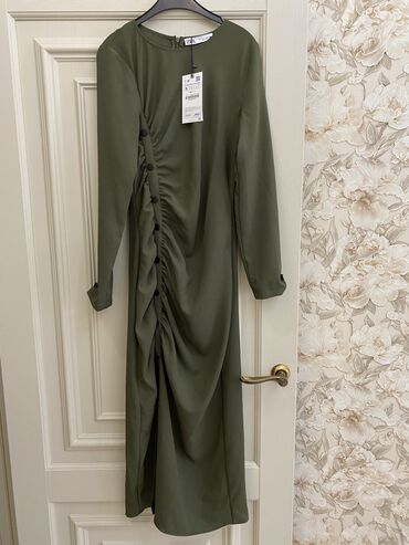 платье зара: Продаю платье Zara(оригинал), новое, не подошёл размер. По фигуре