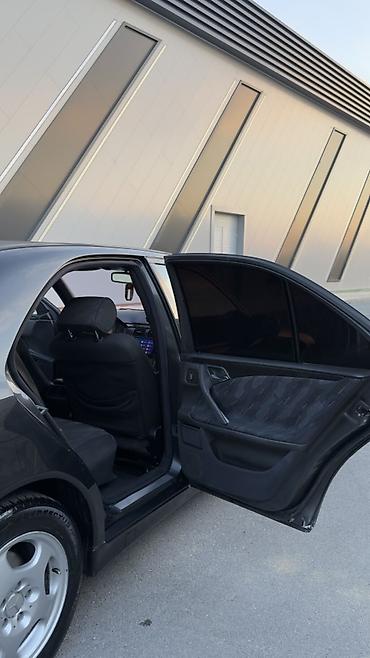 s klass guzgu: Mercedes-Benz E 220: 2.2 l | 2000 il Sedan — 8