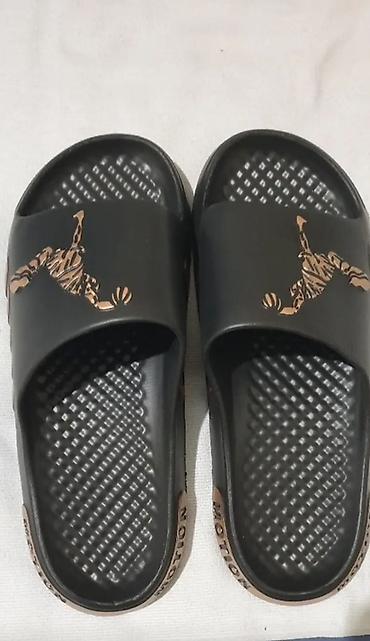 botinka ayaqqabılar: Unisex rezin şlapanlar – “Motion” detalları ilə Mövcud Ölçülər: 40 — 4
