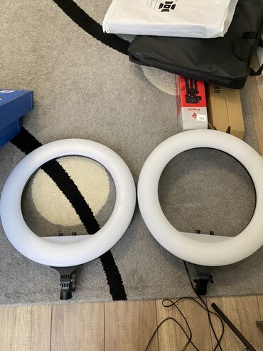 Фото и видеокамеры: Две кольцевые LED лампы RL-21" для создания равномерного освещения при