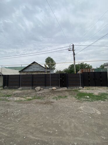 купить дом бишкеке: Үй, 42 кв. м, 3 бөлмө, Менчик ээси, Эски ремонт
