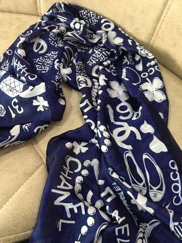 Baş geyimləri: Brend şərflərin və yaylıqların replikası, qiymətlər 25 manatdan — 5