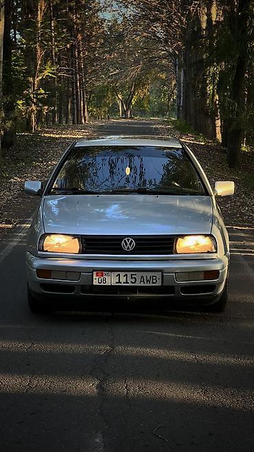 Volkswagen Vento: 1993 г., 1.8 л, Механика, Бензин, Седан