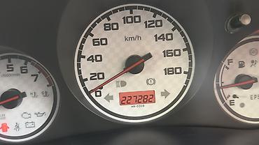 авто бок: Honda Mobilio: 2004 г., 1.5 л, Автомат, Бензин, Минивэн — 8