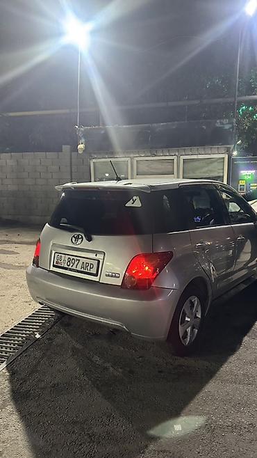 Унаа сатуу: Toyota Ist: 2002 г., 1.5 л, Автомат, Бензин, Хетчбек — 2
