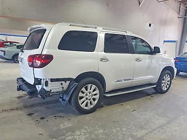 рама на плуг: Toyota Sequoia: 2020 г., Внедорожник — 4