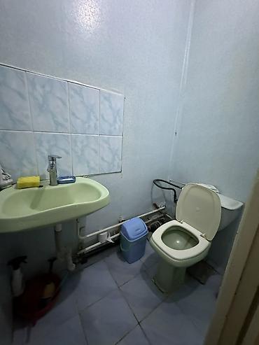Батирлер: 3 бөлмө, 61 м², 12-мкр 105-серия, 5 кабат, Эски ремонт — 5