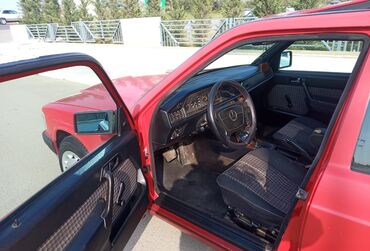 Mercedes-Benz: Mercedes-Benz 190: 2 l | 1993 il Sedan — 12