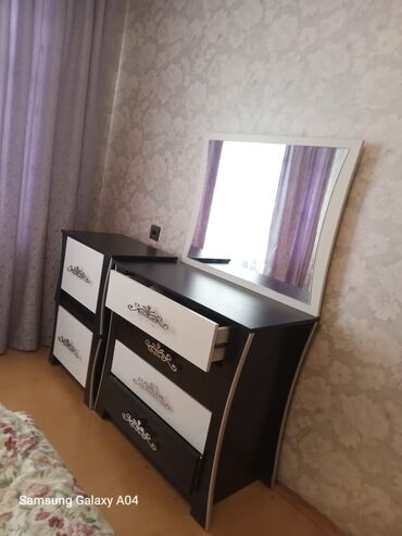стол трюмо: İşlənmiş, Termolar, Çatdırılma yoxdur