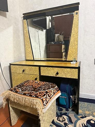 dressing table: Туалетный столик, Б/у, С зеркалом, цвет - Черный, ЛДСП — 2