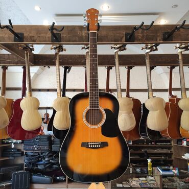 gitara dersleri: Akustik gitara Rivertone LD18 Üst: Şam ağacı Qol: Gül ağacı