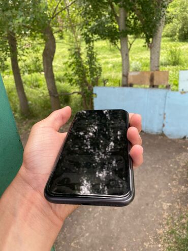 Apple iPhone: IPhone 11, Б/у, 64 ГБ, Черный, Защитное стекло, Чехол, Кабель, 82 %