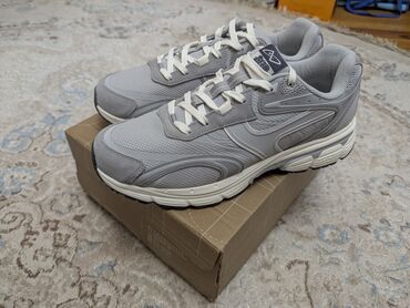 женские спортивные брюки: Спортивные кроссовки Li-Ning оригинал. Подходят как для спорта, так и