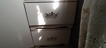 Кухонные гарнитуры: 2 односпальные кровати, Шкаф, Комод, Трюмо, Б/у