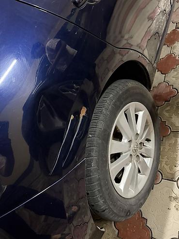 jac js6: Toyota Auris: 2009 г., 1.6 л, Механика, Бензин, Хэтчбэк — 7