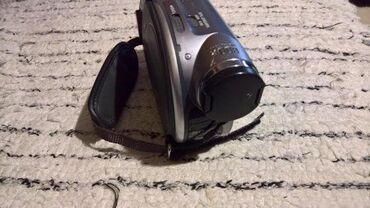 Video kamere: 1. Sony DCR-DVD205E Handycam DVD Camcorder (12x Optical Zoom, 2.7" — 5