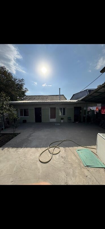 снять дом с баней на сутки: 40 м², 2 комнаты, Забор, огорожен