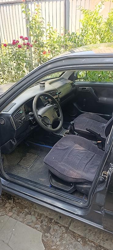 гольы 2: Volkswagen Golf: 1993 г., 1.6 л, Механика, Бензин, Хэтчбэк — 3