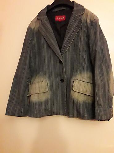 nakit novi sad: Ženski blejzer sa prugama - Kroj: klasičan s reverima, jednoredno — 1