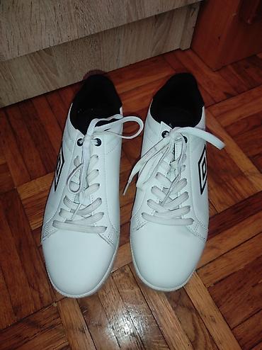 kengurovo blago platforma: Ženske umbro patike, veličina 39. Stanje na slikama — 2