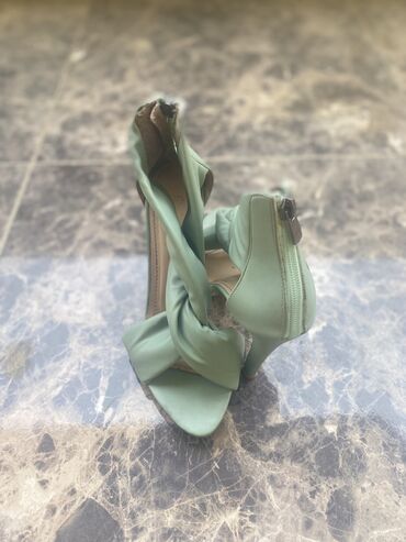 qaçış üçün qadın krosovkaları: Poppy, Ölçü: 36, rəng - Yaşıl, İşlənmiş