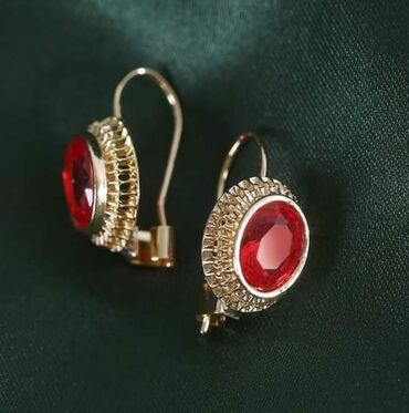 Minđuše: Mindjuše
Cena:900din — 1