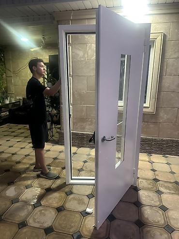 эшиктер уй: Үйлөр жана батирлер үчүн эшик, Металлдан, Бир эшиктүү, Айнек менен, түсү - Ак — 3