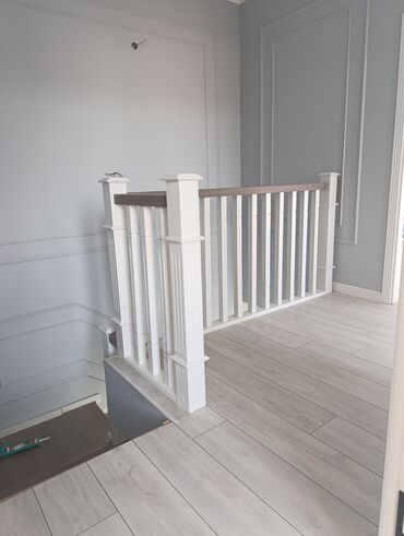 Деревянные лестницы: Стильная деревянная лестница, выполненная в классическом стиле — 5