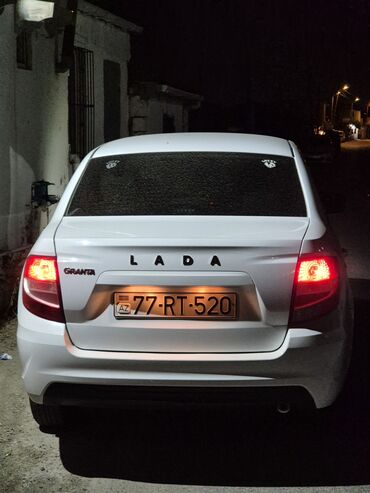 VAZ (LADA): Barter de var Lada Granta modelinin bu ağ rəngli sedanı dörd qapıya və — 23