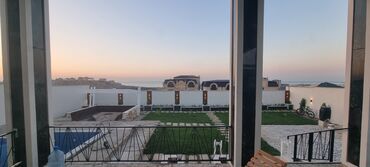 Həyət evləri və villaların satışı: Dəniz mənzərəli müasir villa - 2 mərtəbəli, geniş panoram pəncərələr — 2