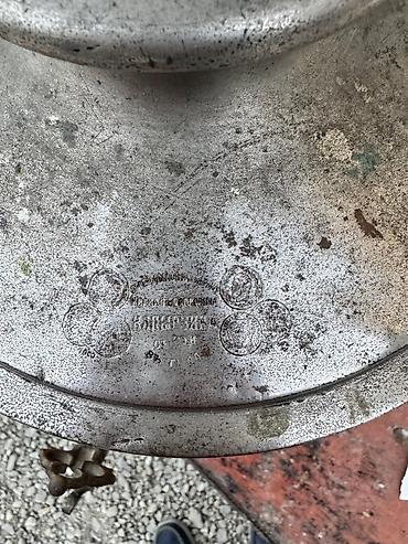 Qədim samovarlar: Məhsul: Köhnə tip samovar (kömür/odunla işləyən) Təsvir: - Material — 10