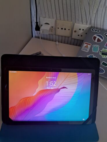 Планшеты: Huawei planşeti 64gb yaddaş 4gb ram gündəlik istifadə üçün uyğun