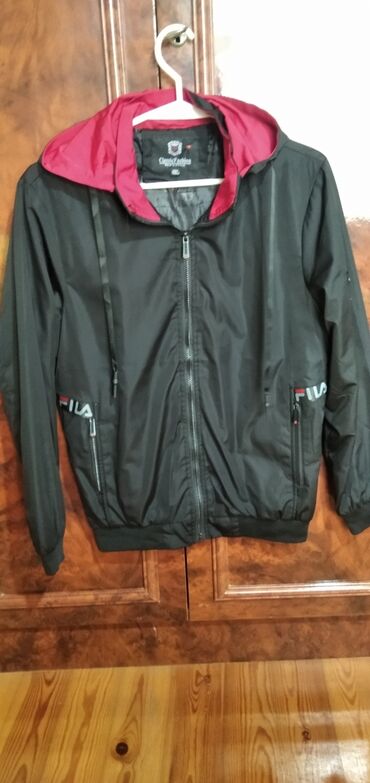 утепленные мужские куртки: Vetrovka kurtka.az istifade edilib teze kimidi.6 manat